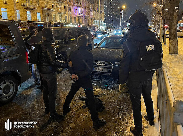 Свежие новости: Киевского чиновника задержали на взятке в ₴1,7 миллиона – сумку с наличными ему принес экс-сотрудник Бюро экономической безопасности