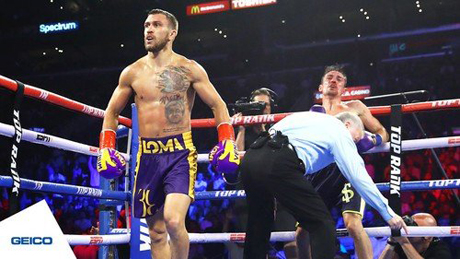 Фото новости: Ломаченко сломал руку во время удара, которым нокаутировал соперника Свежие новости: Ломаченко сломал руку во время удара, которым нокаутировал соперника