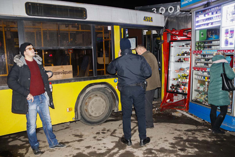 Свежие новости: В Киеве автобус с пассажирами врезался в магазин: подробности опасного ЧП