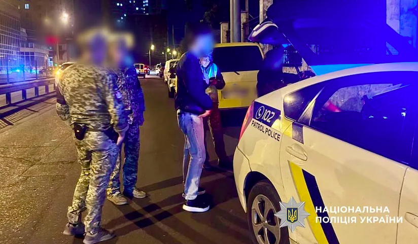 Фото новини: ДТП в Одесі: BMW в’їхав у поліцейських і військових Свіжі новини: ДТП в Одесі: BMW в’їхав у поліцейських і військових