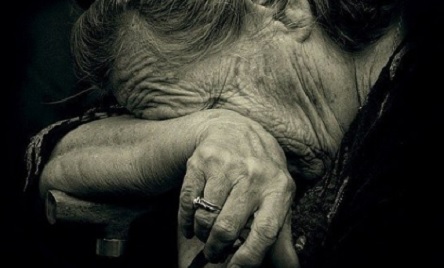 Свежие новости: В Николаеве мошенница под предлогом «обряда очищения» выманила у пенсионерки 70 тысяч гривен