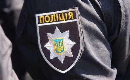 Свежие новости: В Николаеве неизвестные порезали агитационную палатку