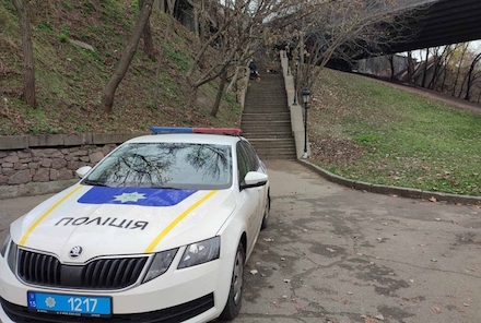 Фото новости: В Николаеве на ступеньках найден труп мужчины Свежие новости: В Николаеве на ступеньках найден труп мужчины