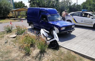 Свежие новости: В Николаеве полиция расследует обстоятельства ДТП, в котором пострадала пассажирка мопеда