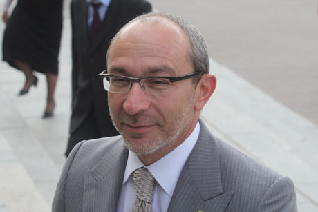 Свежие новости: Мэр поздравил харьковчан с праздниками открыткой с восстановленным памятником Ленину