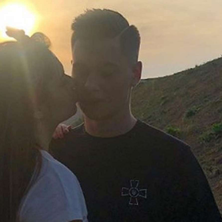 Свежие новости: Cамый молодой освобожденный украинский пленный сделал любимой девушке предложение