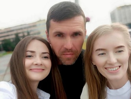 Свежие новости: Депутату Марине Никитиной на платной основе будут помогать муж Саша и визажистка Вика