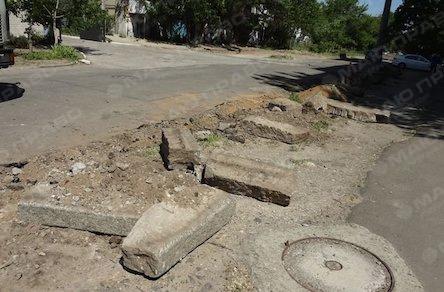 Свежие новости: В Николаеве дорожники кроют жителей матом за вопрос о том, куда пропадает гранитный бордюр