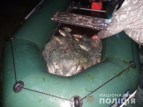 Свежие новости: Николаевские полицейские совместно с экологами изъяли у браконьеров почти километр сетей