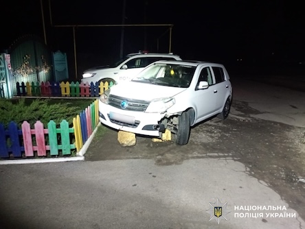 Свежие новости: П’яний викрадач наїхав на камінь і застряг: у Миколаївській області затримали підозрюваного