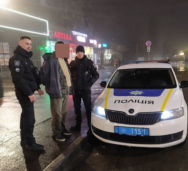 Свежие новости: В Николаеве мужчина ходил по улице с охотничьим ножом и представился полицейским «сотрудником спецслужб»