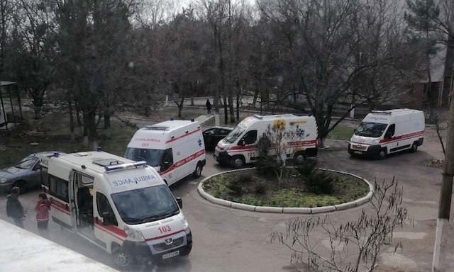 Свежие новости: В Николаеве «скорые» стоят в очереди у «ковидного» госпиталя