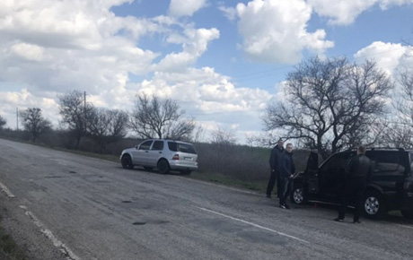 Фото новости: В Херсонской области обстреляли автомобили охраны Свежие новости: В Херсонской области обстреляли автомобили охраны