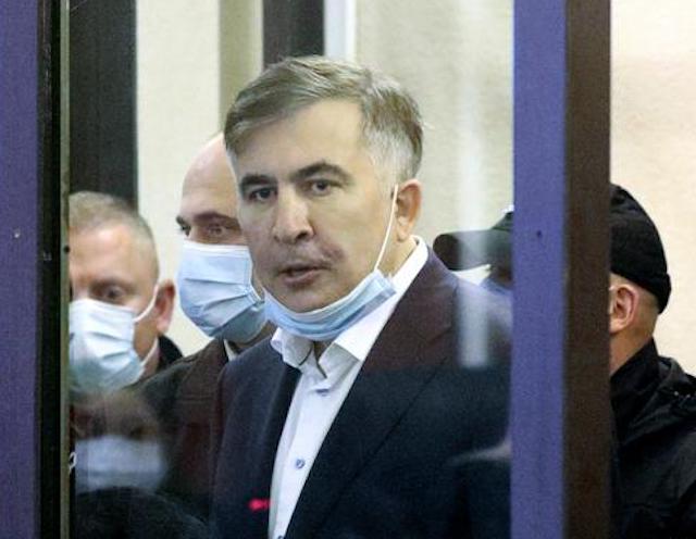Свежие новости: Саакашвили из военного госпиталя снова перевели в тюрьму