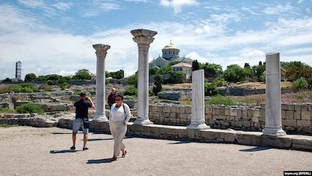 Свежие новости: В Херсонесе археологи раскопали помещение древнего храма