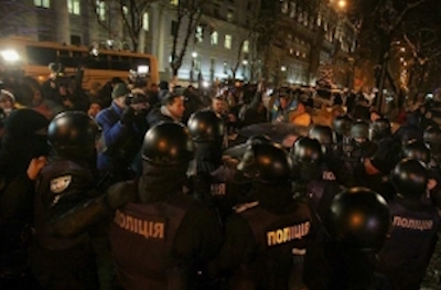 Свежие новости: Под АП сторонники депортированного Саакашвили сцепились с полицией