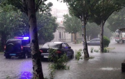 Свежие новости: В Бердянске из-за ливня погибли два человека