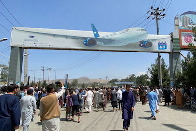 Свежие новости: Афганец снял на видео, как пытался бежать из Афганистана