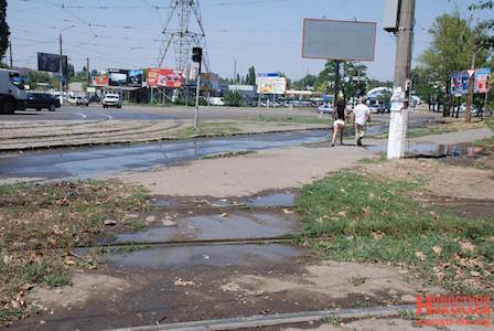 Фото новости: Как николаевские дворы оказались залиты водой Свежие новости: Как николаевские дворы оказались залиты водой