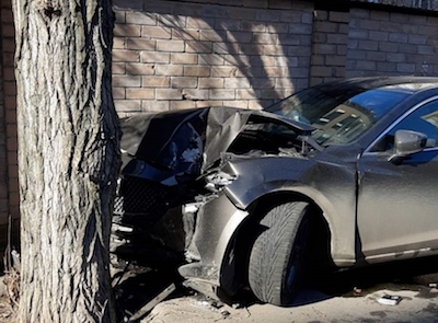 Свежие новости: В Николаеве авто врезалось в дерево