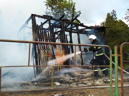 Свежие новости: В Очакові сталася  пожежу на території неробочого пансіонату “Прибій”