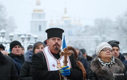 Фото новости: ВИДЕО: У стен Софии в Киеве 35 тысяч человек – МВД Свежие новости: ВИДЕО: У стен Софии в Киеве 35 тысяч человек – МВД