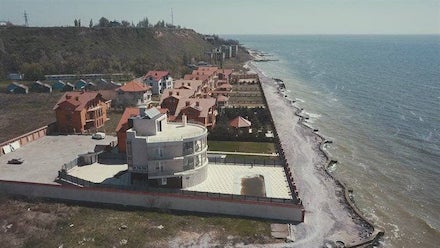 Свежие новости: «Курорт для прокуроров»: Нардеп Чорноморов возмутился элитными коттеджами, которые незаконно построили на берегу моря в Коблево