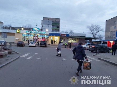 Фото новости: ВІДЕО: Вознесенські поліцейські впродовж кількох годин розшукали водія, який скоїв наїзд на жінку та поїхав Свежие новости: ВІДЕО: Вознесенські поліцейські впродовж кількох годин розшукали водія, який скоїв наїзд на жінку та поїхав