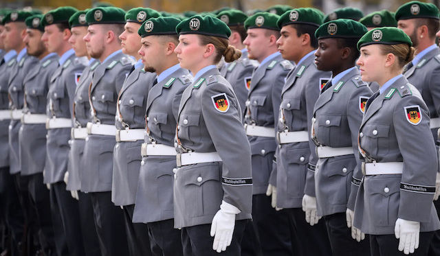 Фото новости: Мерц не виключає запровадження обов’язкового призову, у тому числі для жінок Свежие новости: Мерц не виключає запровадження обов’язкового призову, у тому числі для жінок