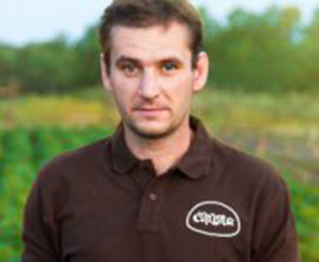 Свежие новости: На Миколаївщині фермер вирощує африканську бамію та консервує борщ