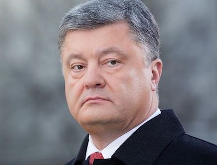 Свежие новости: Порошенко ввел в действие закон об электронных доверительных услугах