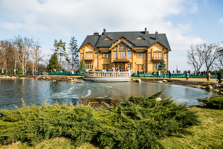 Свежие новости: Суд признал незаконным выведение «Межигорья» из госсобственности, - Луценко