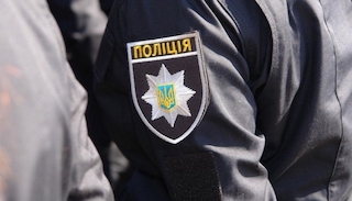 Свежие новости: 20-річну мешканку Миколаєва, яка вдарила поліцейську, відправили під домашній арешт