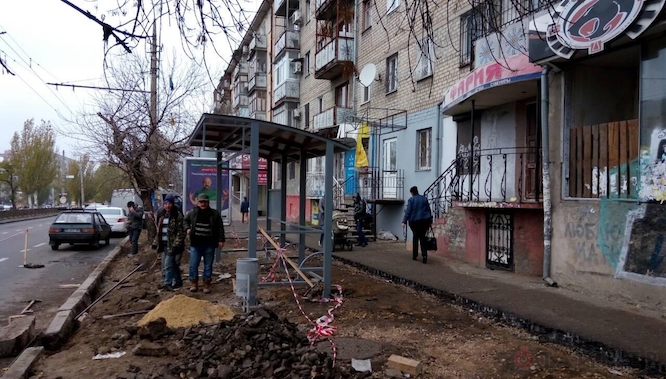 Свежие новости: В центре Николаева капитально ремонтируют остановки