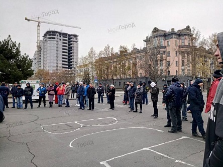 Свежие новости: В растаможке автомобилей на еврономерах ничего не поменялось: в центре Николаева пикетировали активисты