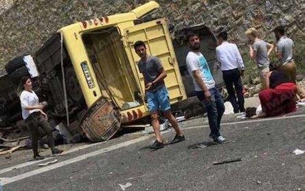 Свежие новости: ВИДЕО: В Турции автобус с женщинами и детьми сорвался в пропасть: 20 погибших