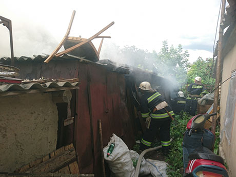 Свежие новости: На Николаевщине из-за горящего сарая едва не загорелись жилые дома
