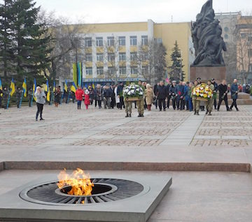 Свежие новости: В Николаеве 28 марта отметили возложением цветов к Вечному огню