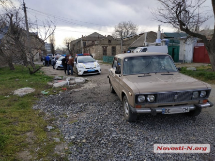 Свежие новости: ВИДЕО:  В Николаеве закладчик, убегая на авто от разъяренных жителей, сбил мужчину.