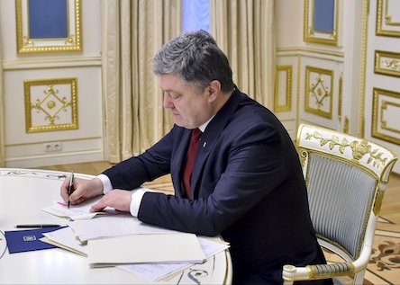 Свежие новости: Порошенко підписав Закон про запобігання та протидію домашньому насильству