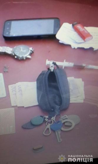 Свежие новости: В Арбузинці правоохоронці затримали торгівця наркотиками саме під час збуту опію