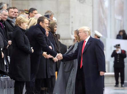 Свежие новости: ВИДЕО: Трамп отказался пожать руку Порошенко