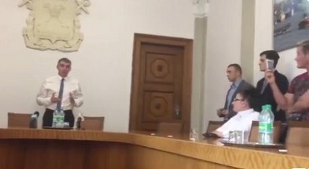 Свежие новости: ВИДЕО: Мэр Николаева встретился с защитниками бродячих собак: они обвинили его в шантаже