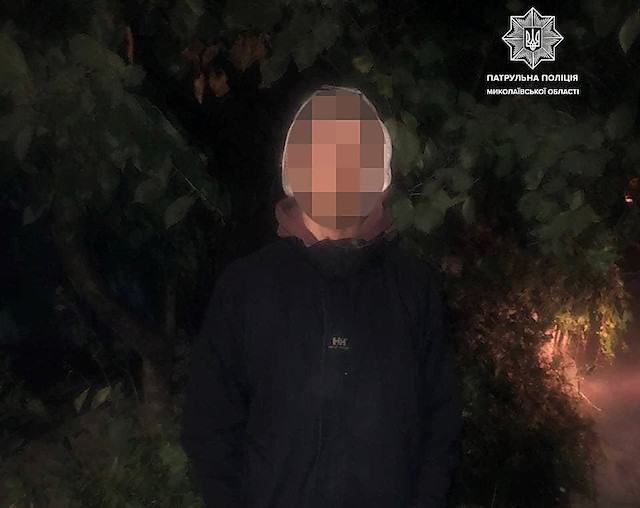 Фото новости: Патрульные задержали грабителя, который «отжал» телефоны у троих николаевцев Свежие новости: Патрульные задержали грабителя, который «отжал» телефоны у троих николаевцев