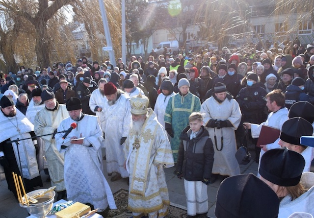 Свежие новости: Крестный ход и ныряние в Ингуле — жители Николаева отпраздновали Крещение