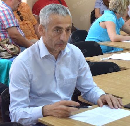 Свежие новости: Депутат Григорян вимагає ремонту доріг у дворах