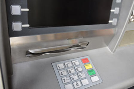 Свежие новости: В Николаеве зафиксировали случаи «кэш-треппинга» - мошенничества при снятии наличных с банкомата