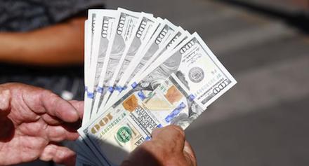 Свежие новости: В Украине доллар еще подешевел