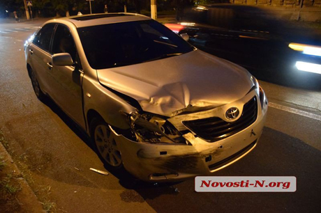 Свежие новости: В Николаеве пьяная компания на Tucson столкнулась с Camry и сбежала с места ДТП