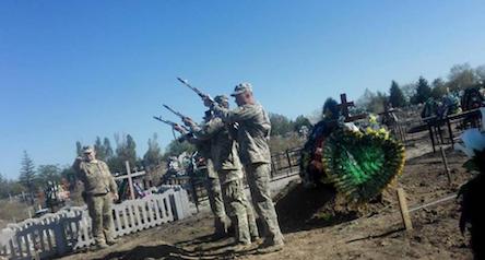 Фото новости: Сегодня в Первомайске простились с погибшим на востоке Украины Романом Довгим Свежие новости: Сегодня в Первомайске простились с погибшим на востоке Украины Романом Довгим